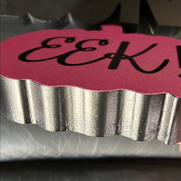 Vibrant 'Spooky' and 'EEK!' Halloween Sign Set - Picture 7 of 8